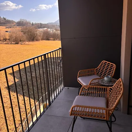 Nad Dolnym Kubinom 아파트 *